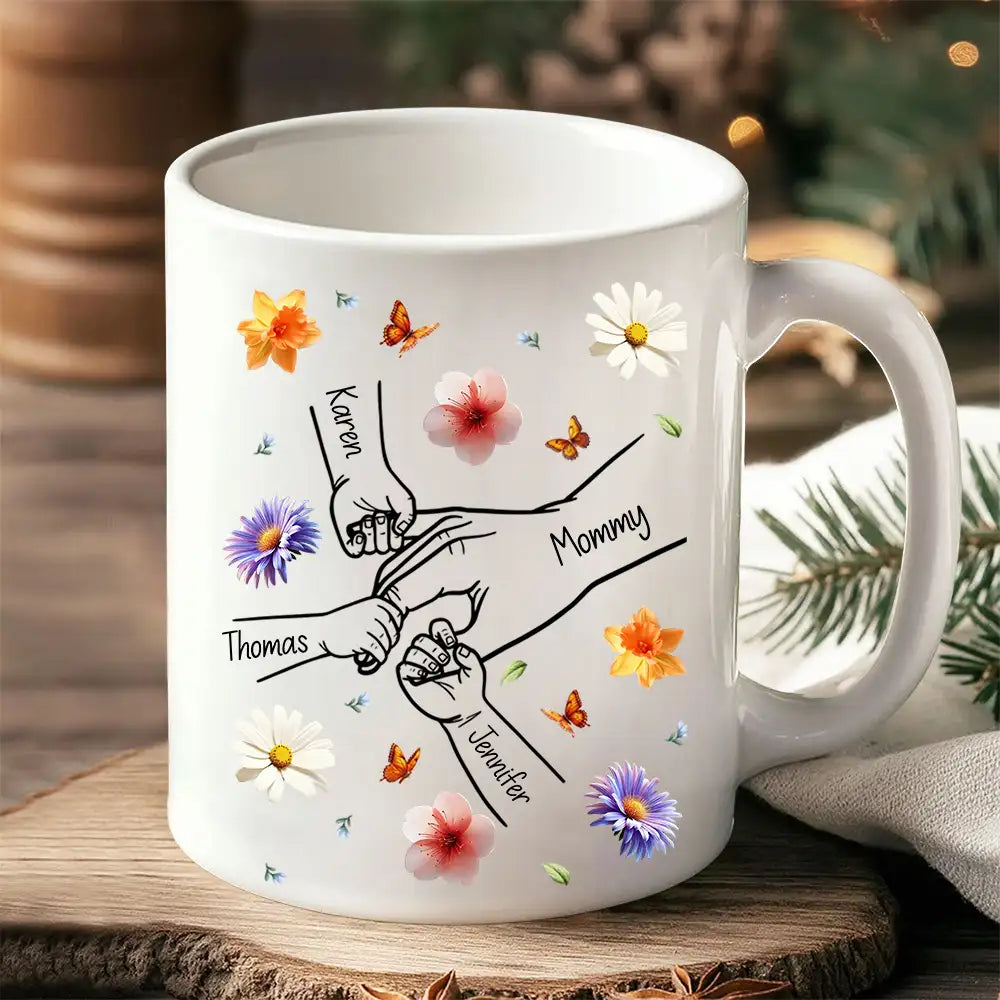 Personalized Mug for Mom & Grandma Meaningful Family Connection Gift with Custom Names & Hand-Holding Illustration